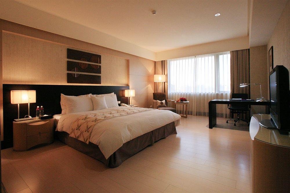 Monarch Skyline Hotel Luzhu Экстерьер фото